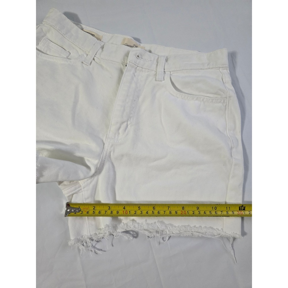 Universal Thread White Denim Boyfriend Shorts Size 4 High Rise Frayed Raw Hem - Picture 7 of 14